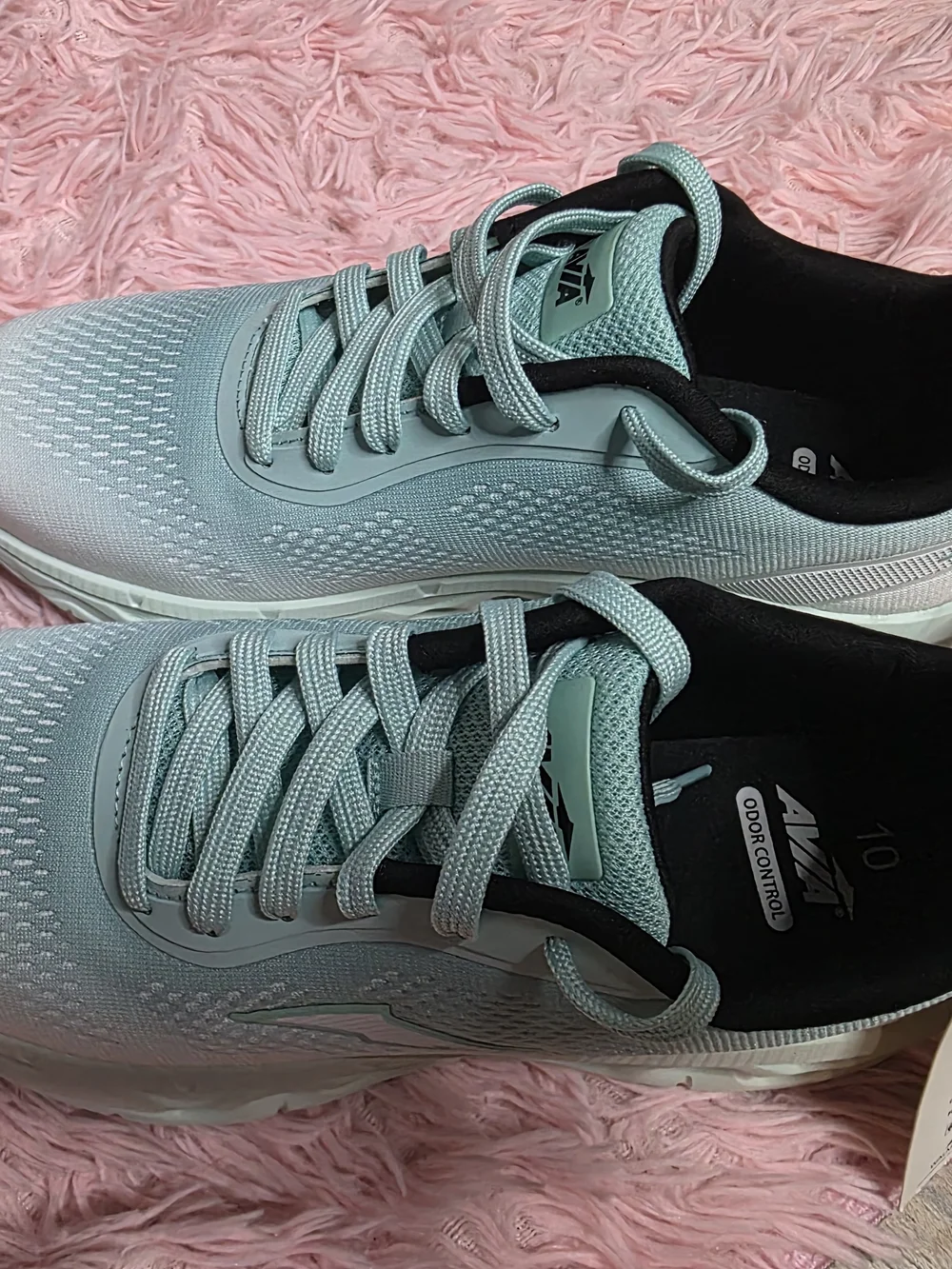 Avia women running